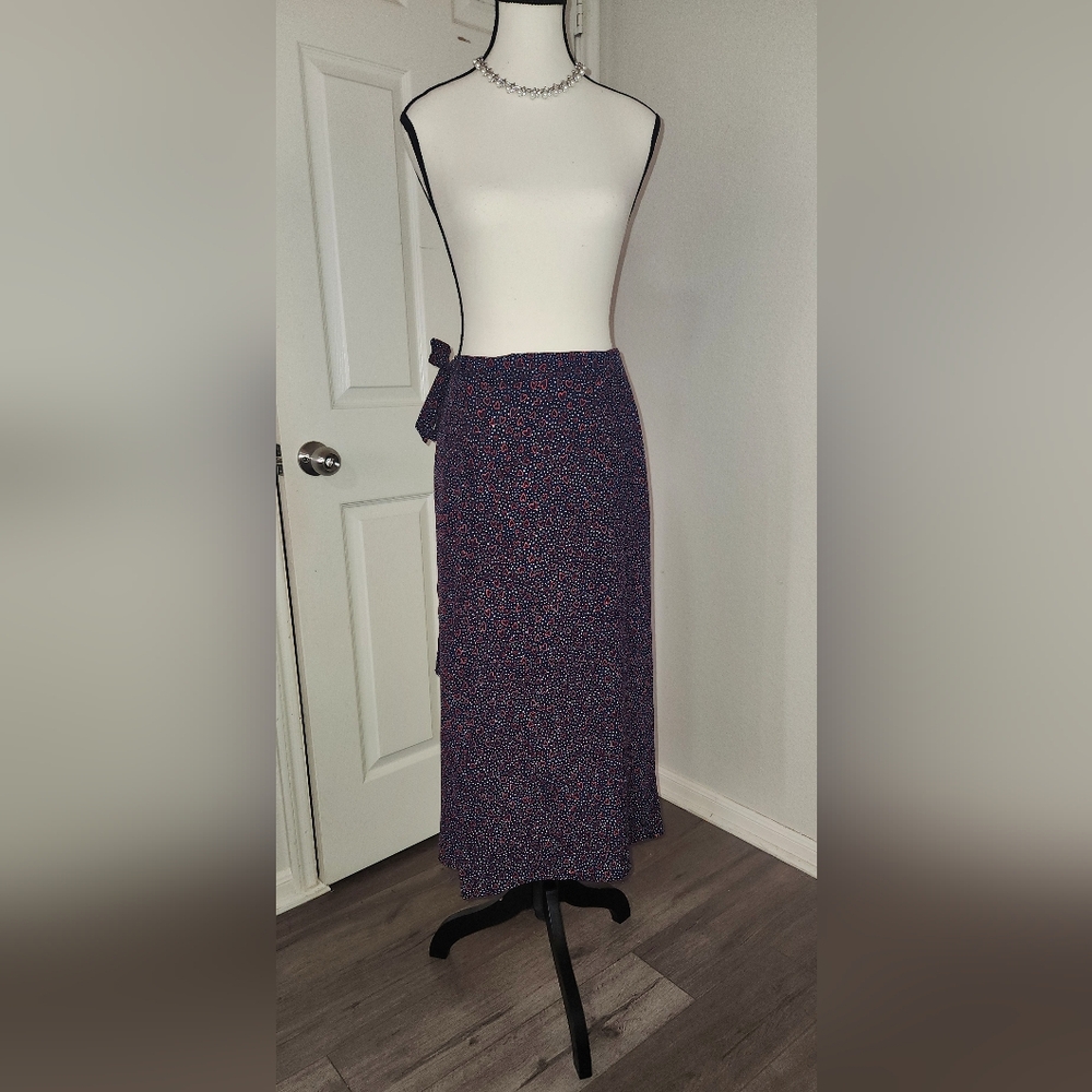 Joules Wrap Skirt Size 4  Navy with red hearts Attached tie belt.